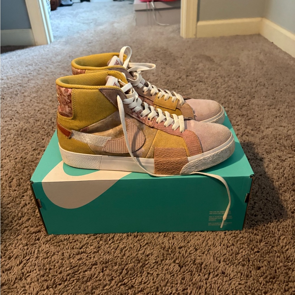 Stylish Men's High-Top Athletic Sneakers